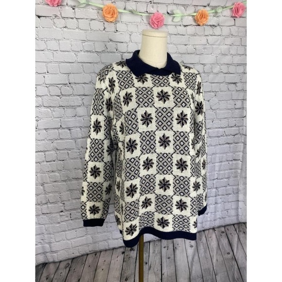 ⭐ 3/$15 Vintage Alfred Dunner Petite Medium Navy Blue White Geometric Sweater - Picture 3 of 9